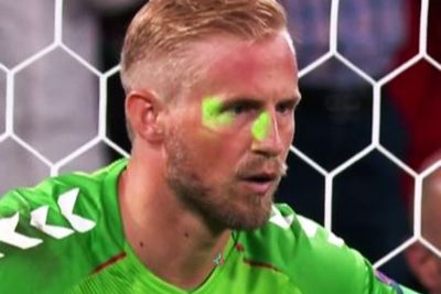 Penggemar Sorotkan Laser Hijau ke Wajah Kiper Denmark, Inggris Berujung Dituntut UEFA