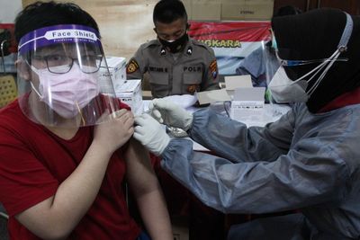 FOTO: Vaksinasi COVID-19 Bagi Anak di Surabaya