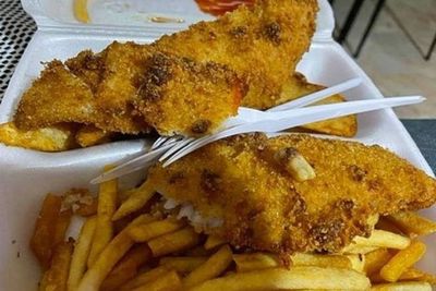 Jijik, Wanita Ini Tergigit Gigi Manusia dari Makanan yang Dibelinya
