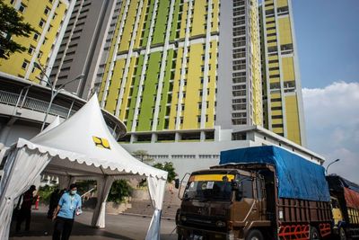 FOTO: Persiapan Rusun Pasar Rumput Sebagai Tempat Isolasi