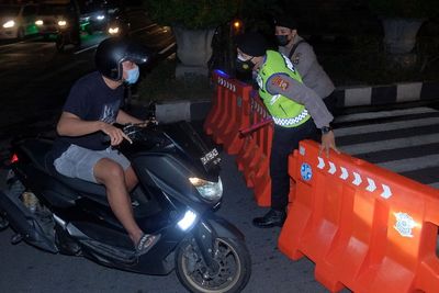 FOTO: Pembatasan Mobilitas Warga di Denpasar