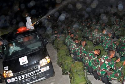 FOTO: Penyemprotan Disinfektan Kepulangan Satgas Pamrahwan Papua
