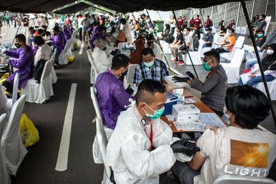 Tenang Saja, Pemerintah Tanggung Biaya Penanganan Efek Samping Vaksin Berbayar
