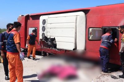 Kronologi Bus Terguling di Tol Pemalang Usai Senggol Truk, 8 Penumpang Tewas