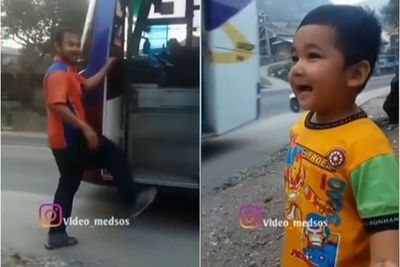 Mengharukan, Bocah Ini Saling Lempar Tawa dengan Ayahnya yang Kernet Bus di Jalan