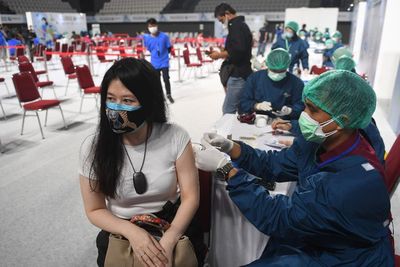 Kimia Farma Bantah Cari Untung dari Program Vaksinasi Covid-19 Berbayar