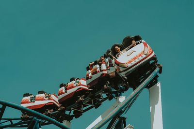 Seorang Turis Meninggal Dunia saat Naik Rollercoaster, Karena Hal Ini!