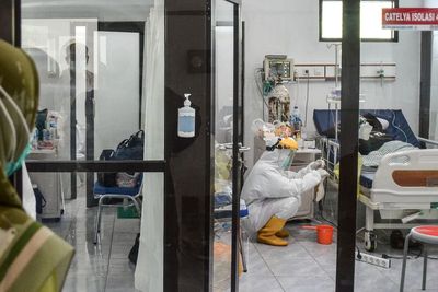 Pemerintah Rekrut Dokter dan Perawat yang Baru Lulus Sekolah untuk Bantu Tangani Pandemi