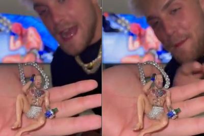 Jake Paul Habiskan Rp 1,4 Milyar Bikin Kalung Khusus untuk Ejek Conor McGregor