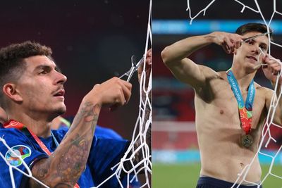 Menangkan Trofi EURO 2020, Pemain-pemain Italia Ini Potong Jaring Gawang