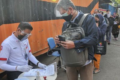 FOTO: Penerapan STRP Bagi Calon Penumpang KRL di Stasiun Bekasi