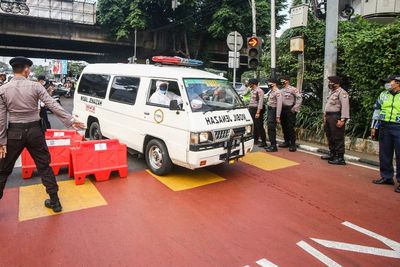 Ambulans hingga Mobil Pengangkut Tabung Oksigen Diizinkan Masuk Jalur Transjakarta