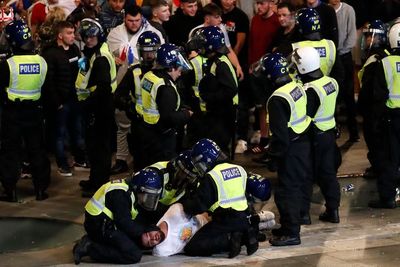 Polisi London Amankan 86 Suporter yang Ricuh saat Final Euro 2020