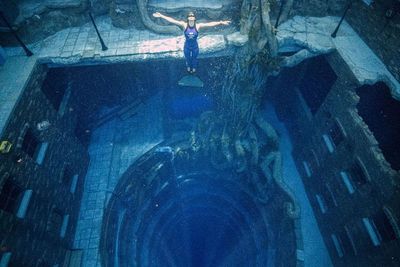 Mengintip Indah dan Horornya Kolam Renang Terdalam Di Dunia yang Mencapai 60 Meter