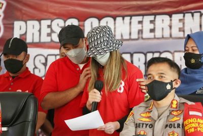 Terjerat Kasus Narkoba Jenis Sabu, Nia Ramadhani Hanya Bisa Menangis Lihat Video Anak