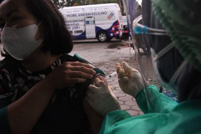 Kasus COVID-19 di RI Nyaris 48 Ribu, Kasus Sembuh 20.123 Pasien
