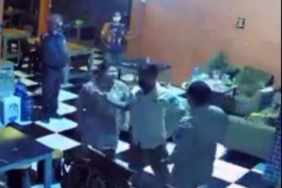 Duh! Satpol PP Pukul Pemilik Warkop di Gowa saat Razia PPKM, Tampar Ibu Hamil yang Ngamuk