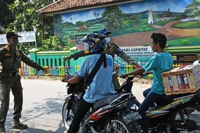 FOTO: Razia Pelanggaran Protokol Kesehatan di Serang