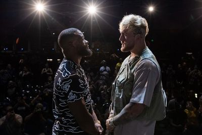 Jake Paul dan Tyron Woodley Taruhan Bikin Tato Cinta untuk Duel Tinju Mereka Agustus Nanti