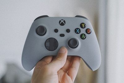 Phil Spencer Ingin Update Controller Xbox Baru, Bakal Belajar dari PlayStation 5!
