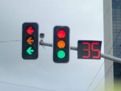 Wanita Ini Sewa Mobil Mantan dari Aplikasi, Lalu Terobos 49 Lampu Merah Demi Balas Dendam!