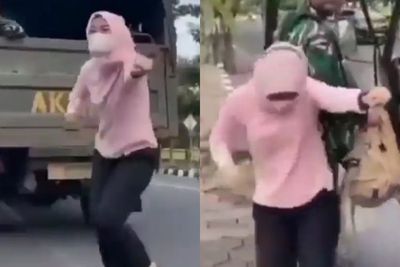 Wanita Berhijab Ini Joget Demi Konten di Depan Prajurit TNI, Netizen: Urat Malunya Hilang