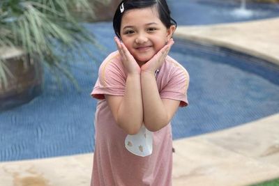 Arsy Hermansyah Asyik Review Makanan Korea, Netizen Malah Salfok Lihat Gigi Ompongnya