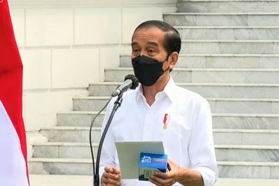 Presiden Jokowi Resmi Batalkan Vaksinasi COVID-19 Berbayar