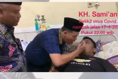 Heboh Dua Pria Berpeci Tak Percaya Covid-19 Hirup Nafas Pasien, Kini Dikabarkan Meninggal
