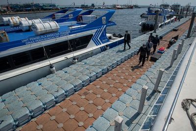 FOTO: Penyeberangan Kepulauan Seribu Tertutup Untuk Wisatawan