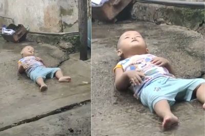 Viral Ekspresi Bocil Asyik Nikmati Hujan, Netizen: Aku Ketika Ada Masalah Tapi Dipendam