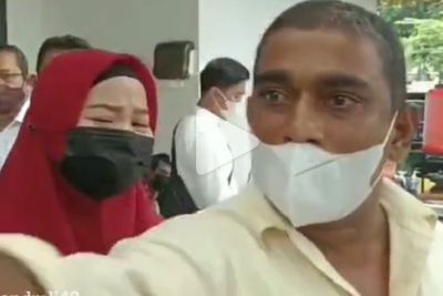 Saking Geramnya Warkopnya Ditutup, Rakesh Marahi Bininya: Mau Kau Kuceraikan Depan Orang?