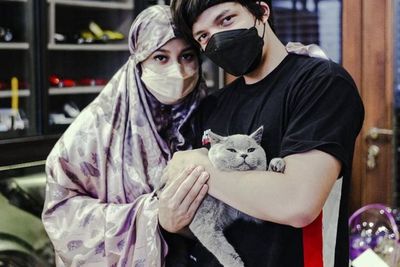 Atta Pakaikan Baju Branded ke Kucing, Netizen: Mahalan Baju Kucing Daripada Baju Gua
