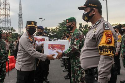 FOTO: Bansos Untuk Masyarakat Terdampak COVID-19