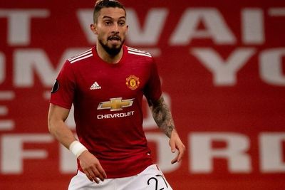 Tepis Rumor Hengkang, Alex Telles: Saya Senang Berada di MU