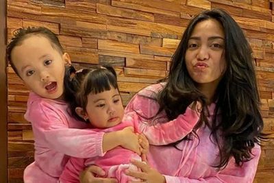 Rachel Vennya Unggah Foto Kedua Anaknya, Netizen: Penampakan Okin sama Rachel Kecil