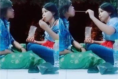 So Sweet! Sejoli Bucin Ini Suap-suapan Makan Jajanan, Diemut Cewek Lalu Dimakan