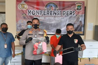 Polisi Tangkap Pria yang Nekat Curi Besi Monorel di Jaksel pada Pagi Hari