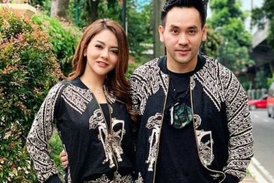Tangis Haru Jenita Janet Dapat Surprise Handphone oleh Suaminya, Ya Allah Makasih Banget!