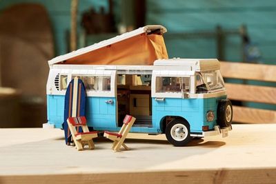 Lego Luncurkan Miniatur Mobil Volkswagen T2 Camper Van Seharga Rp2,6 Juta!