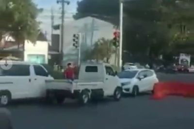Viral Emak-Emak Bermobil Ngotot Terobos Penyekatan, Tak Mau Kalah dan Bikin Macet