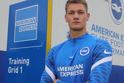 Kiper Baru Brighton Ini Jadi Pemain Paling Jangkung di Liga Premier, Tingginya 2 Meter