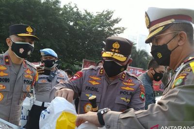Bagikan 8 Ton Rendang di Hari Idul Adha, Kapolda Metro Jaya: Dikumpulkan dari Uang Anggota
