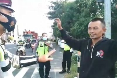 Pria Ini Ngaku Punya Kekuatan Tenaga Surya saat Dirazia Polisi: Saya Guru Besar Se-ASEAN