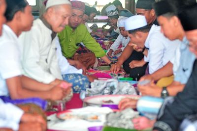 FOTO: Tradisi Makan Basamo di Jambi