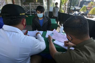 Pemprov DKI Revisi Perda COVID-19 Karena Sanksinya Belum Berikan Efek Jera, Ini Kata Anies