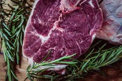 Tak Mau Diserang Kolesterol Jahat? Konsumsi Daging Kurban Sewajarnya