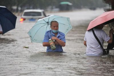 FOTO: Sedikitnya 25 Orang Tewas Akibat Banjir di Provinsi Henan, China Tengah