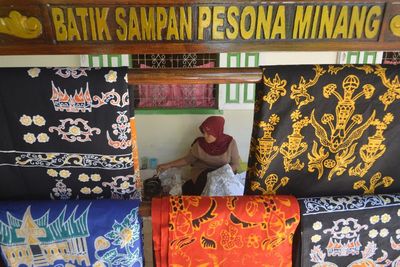 FOTO: Produksi Batik Sampan Pariaman