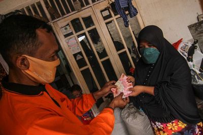 FOTO: Penyaluran BST di Depok